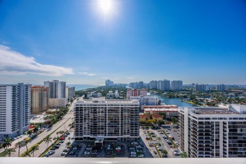 Condo in Hallandale Beach, Florida, 1 bedroom № 2187995 - photo 29