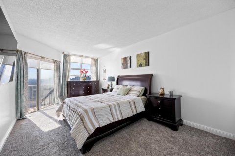 Condo in Hallandale Beach, Florida, 1 bedroom № 2187995 - photo 21