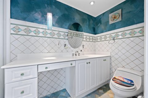 Condo in Hallandale Beach, Florida, 1 bedroom № 2187995 - photo 14