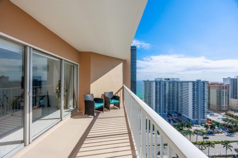 Condo in Hallandale Beach, Florida, 1 bedroom № 2187995 - photo 2