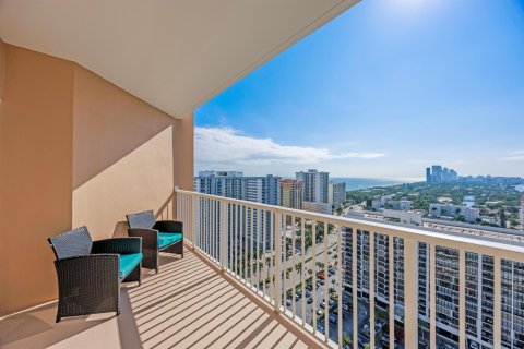 Condo in Hallandale Beach, Florida, 1 bedroom № 2187995 - photo 7
