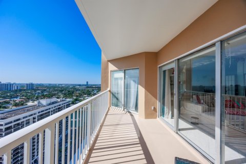Condo in Hallandale Beach, Florida, 1 bedroom № 2187995 - photo 3