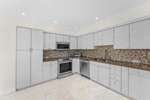 Copropriété à vendre à Palm Beach, Floride: 2 chambres, 231.98 m2 № 2184631 - photo 13