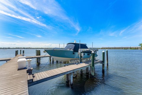 Copropriété à vendre à Palm Beach, Floride: 2 chambres, 231.98 m2 № 2184631 - photo 30