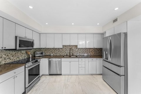 Copropriété à vendre à Palm Beach, Floride: 2 chambres, 231.98 m2 № 2184631 - photo 15