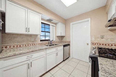 Casa en venta en Orlando, Florida, 5 dormitorios, 207.17 m2 № 2383453 - foto 9
