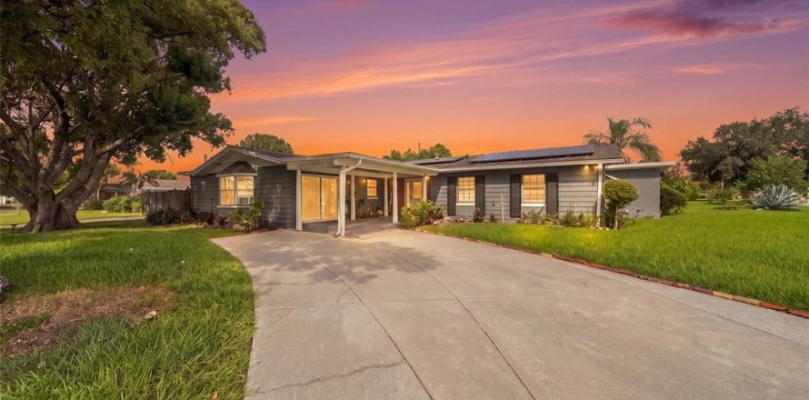 Casa en Orlando, Florida 5 dormitorios, 207.17 m2 № 2383453
