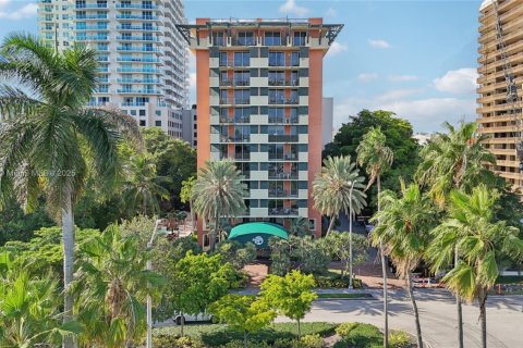 Купить кондоминиум в Майами, Флорида 1 спальня, 64.1м2, № 1938882 - фото 1