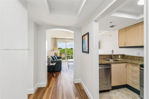Condo in Miami, Florida, 1 bedroom  № 1938882 - photo 10