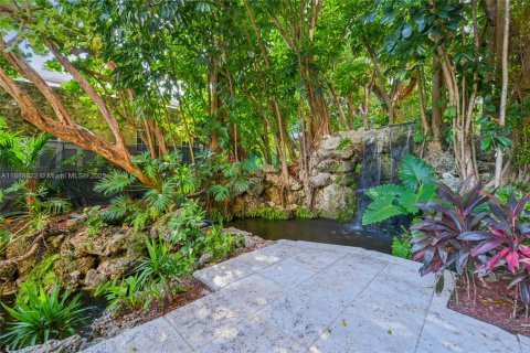 Condo in Miami, Florida, 1 bedroom  № 1938882 - photo 23
