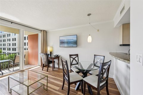 Condo in Miami, Florida, 1 bedroom  № 1938882 - photo 8
