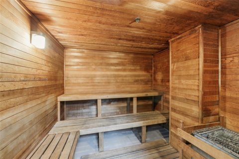 Condo in Miami, Florida, 1 bedroom  № 1938882 - photo 29