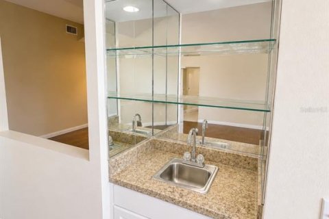 Condo in Sarasota, Florida, 2 bedrooms  № 2275781 - photo 7