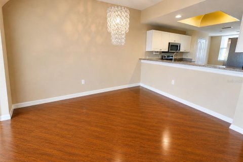 Condo in Sarasota, Florida, 2 bedrooms  № 2275781 - photo 8
