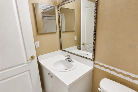 Condo in Sarasota, Florida, 2 bedrooms  № 2275781 - photo 16