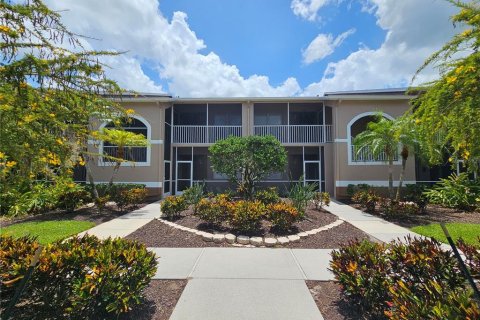 Condo in Sarasota, Florida, 2 bedrooms  № 2275781 - photo 23