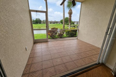 Condo in Sarasota, Florida, 2 bedrooms  № 2275781 - photo 9