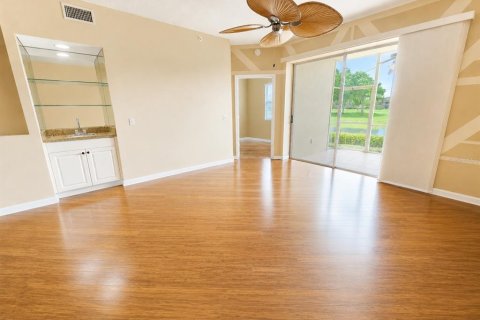 Condo in Sarasota, Florida, 2 bedrooms  № 2275781 - photo 5
