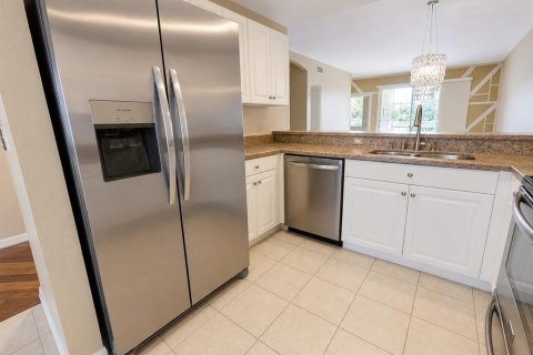 Condo in Sarasota, Florida, 2 bedrooms  № 2275781 - photo 3