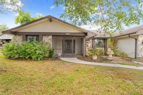 House in Weeki Wachee, Florida 3 bedrooms, 158.68 sq.m. № 2151104 - photo 4