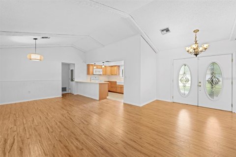 House in Weeki Wachee, Florida 3 bedrooms, 158.68 sq.m. № 2151104 - photo 11