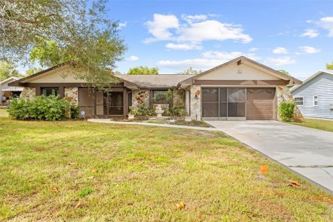 House in Weeki Wachee, Florida 3 bedrooms, 158.68 sq.m. № 2151104