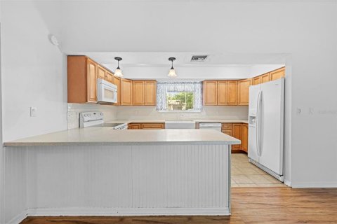 House in Weeki Wachee, Florida 3 bedrooms, 158.68 sq.m. № 2151104 - photo 16