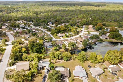 House in Weeki Wachee, Florida 3 bedrooms, 158.68 sq.m. № 2151104 - photo 3