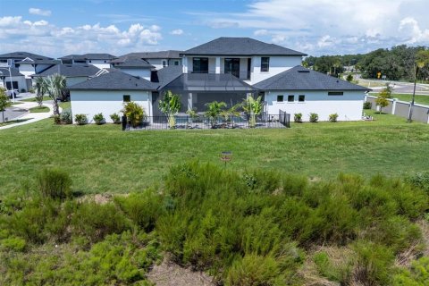 House in San Antonio, Florida 5 bedrooms, 303.88 sq.m. № 1915416 - photo 10