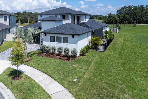 House in San Antonio, Florida 5 bedrooms, 303.88 sq.m. № 1915416 - photo 11