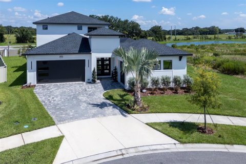 House in San Antonio, Florida 5 bedrooms, 303.88 sq.m. № 1915416 - photo 12