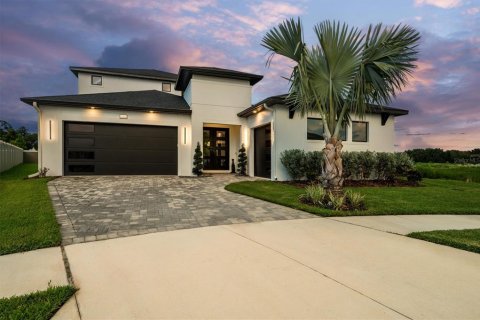 House in San Antonio, Florida 5 bedrooms, 303.88 sq.m. № 1915416 - photo 1