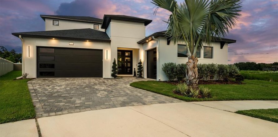 House in San Antonio, Florida 5 bedrooms, 303.88 sq.m. № 1915416
