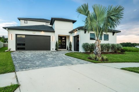 House in San Antonio, Florida 5 bedrooms, 303.88 sq.m. № 1915416 - photo 2