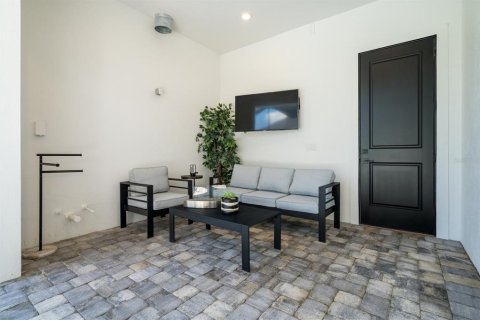 House in San Antonio, Florida 5 bedrooms, 303.88 sq.m. № 1915416 - photo 18