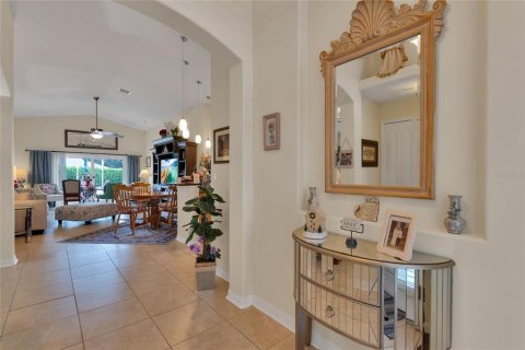 House in Winter Haven, Florida 4 bedrooms, 175.96 sq.m. № 2157566 - photo 7
