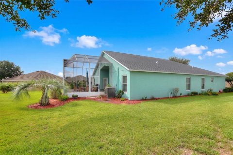 House in Winter Haven, Florida 4 bedrooms, 175.96 sq.m. № 2157566 - photo 4