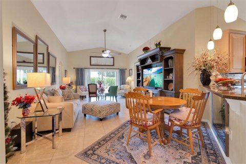 House in Winter Haven, Florida 4 bedrooms, 175.96 sq.m. № 2157566 - photo 24