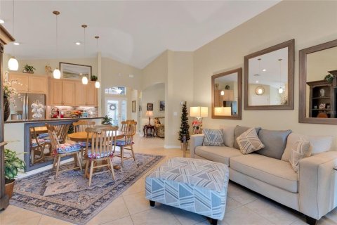 House in Winter Haven, Florida 4 bedrooms, 175.96 sq.m. № 2157566 - photo 25
