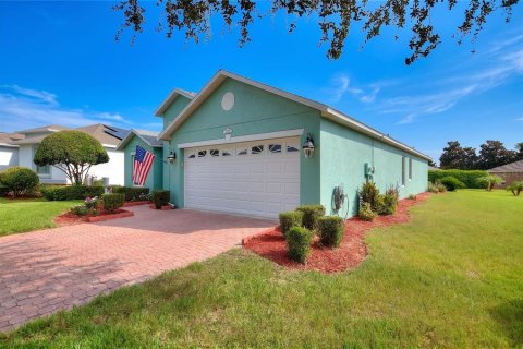House in Winter Haven, Florida 4 bedrooms, 175.96 sq.m. № 2157566 - photo 2