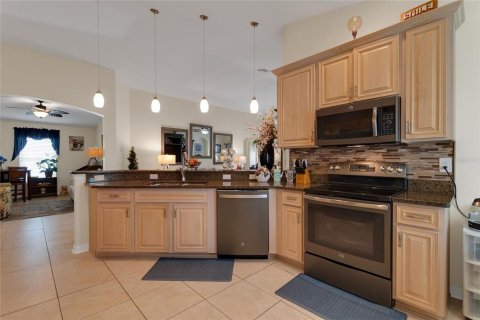 House in Winter Haven, Florida 4 bedrooms, 175.96 sq.m. № 2157566 - photo 21