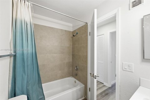 Condominio en alquiler en Margate, Florida, 2 dormitorios, 89.46 m2 № 2064670 - foto 22