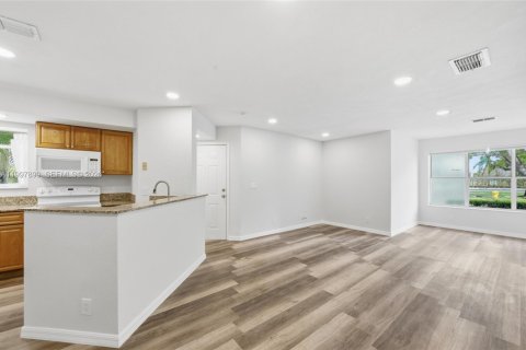 Condominio en alquiler en Margate, Florida, 2 dormitorios, 89.46 m2 № 2064670 - foto 12