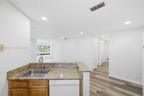 Condominio en alquiler en Margate, Florida, 2 dormitorios, 89.46 m2 № 2064670 - foto 9