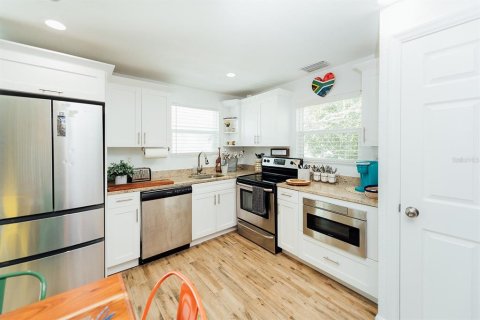 Casa en venta en Treasure Island, Florida, 5 dormitorios, 187.29 m2 № 2155925 - foto 25