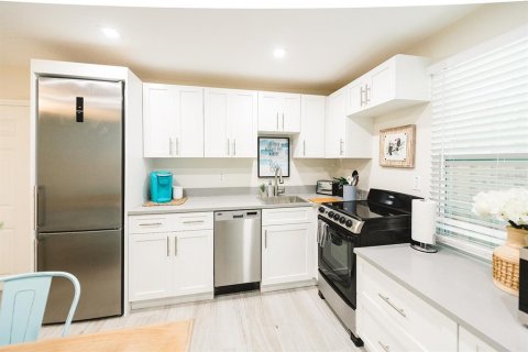 Casa en venta en Treasure Island, Florida, 5 dormitorios, 187.29 m2 № 2155925 - foto 6