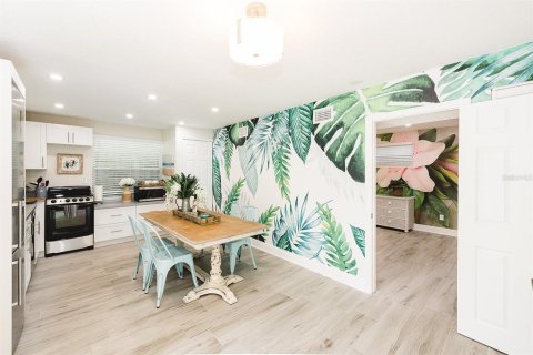 Casa en venta en Treasure Island, Florida, 5 dormitorios, 187.29 m2 № 2155925 - foto 5