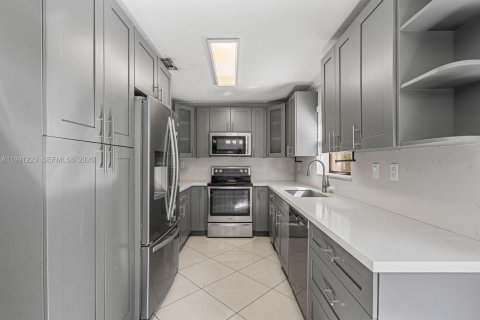Copropriété à vendre à Hialeah, Floride: 3 chambres, 106 m2 № 2168696 - photo 11