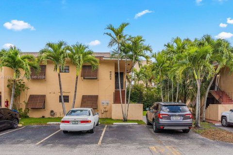 Copropriété à vendre à Hialeah, Floride: 3 chambres, 106 m2 № 2168696 - photo 1