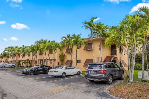 Copropriété à vendre à Hialeah, Floride: 3 chambres, 106 m2 № 2168696 - photo 2